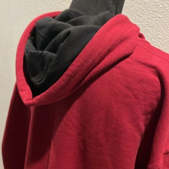 Mens Cozy up with this champion hoodie, cranberry in color with camo writing - Picture 5 of 12